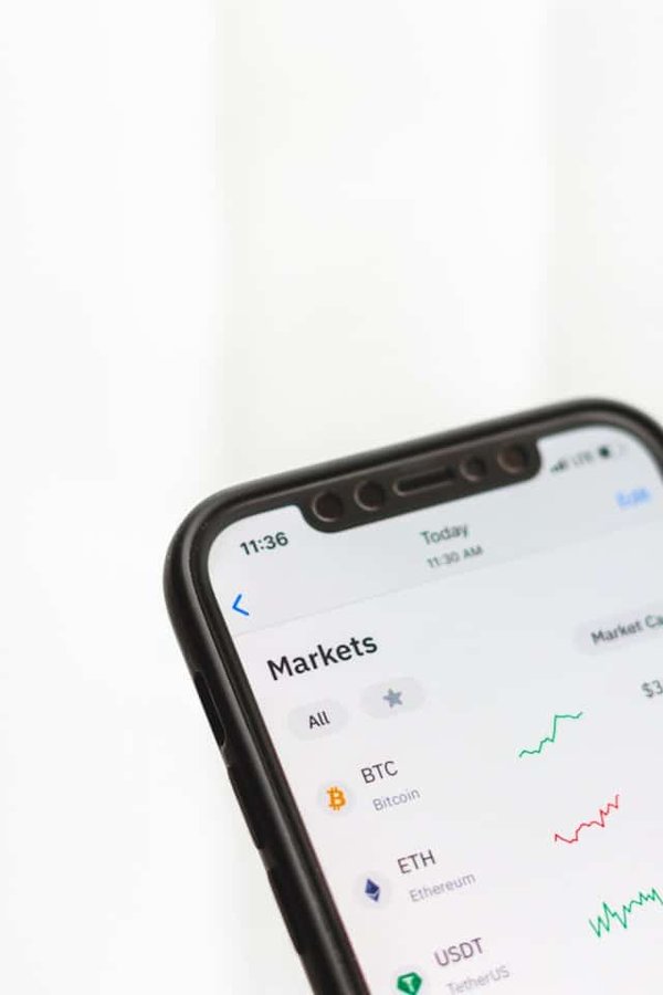 Comment mettre en place une cellule de veille stratégique pour anticiper les tendances du marché ?