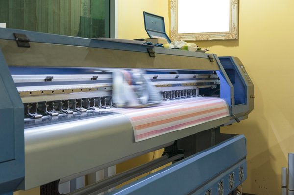 Impression grand format à paris : qualité et rapidité au rendez-vous